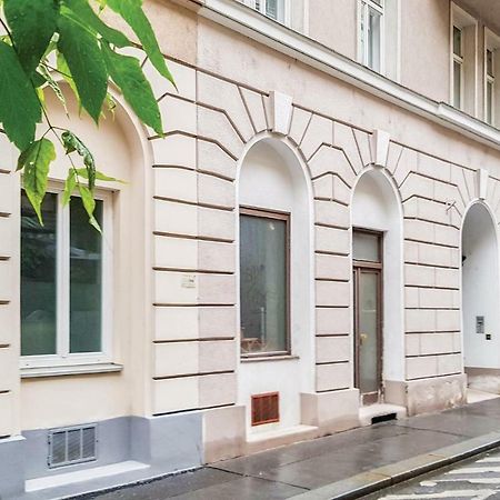 One-Bedroom Apartment In Wien Bagian luar foto